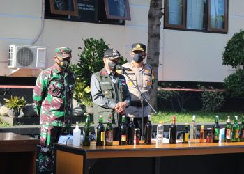 Jelang Natal dan Tahun Baru 2021, Polres Majalengka Musnahkan Ribuan Botol Miras