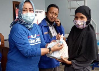 Partai Demokrat DPC Kota Cimahi Berbagi Sembako Dalam Rangka Membantu Masyarakat