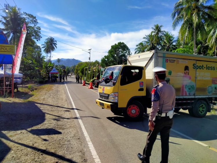 Putar Balik : Tercatat 51 Kendaraan di Pos Perbatasan Sulbar-Sulteng Balik Haluan