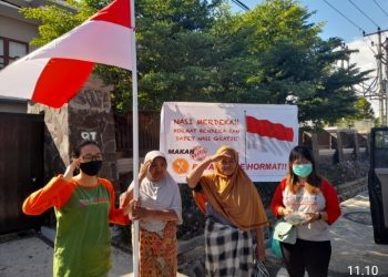 Aksi Seru, Bayar Nasi Pake Hormat ! Apa Kata Warga ?