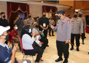 Akselerasi Percepatan Vaksinasi, Kapolri Tinjau Baksos Akpol Alumni 1994. Ini Tanggapannya !