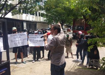 Warga Kelurahan Karuwisi Utara Unjuk Rasa Kritik Layanan Lurah Yang Kurang Maksimal