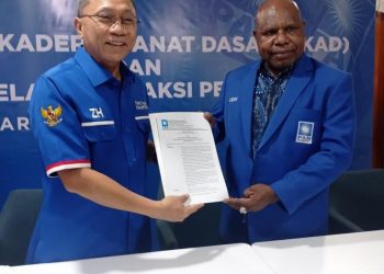 Keluar Dari Demokrat ; Bupati Tolikara, Usman Wanimbo Berlabuh ke PAN