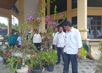 Kunjungi Pameran Tanaman Hias, Bupati Kab. Kepulauan Yapen Berikan Uang Pembinaan