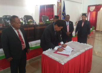 Hadiri Sidang Paripurna IV, Tony Tesar, S.Sos Tandatangani Raperda APBD TA. 2022