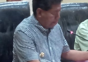 Hadiri Undangan Paripurna DPRD, Bupati Tony Tesar Menyerahkan KUA-PPAS