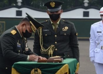 Pertegas Wujud Pemimpin Tangguh, KSAD Dudung Abdurachman Lantik 999 Perwira TNI AD di Bandung