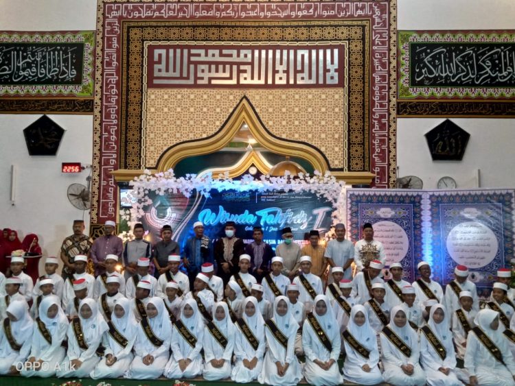 Masjid Agung,Gelar Wisuda Tahfids(l):mencetak Generasi cinta Al-Qur’an.