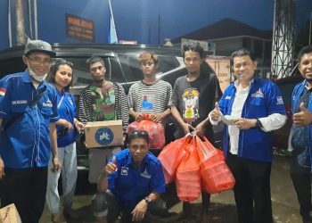 Beri Bantuan Sembako, Partai Demokrat Peduli Korban Banjir Torue Parimo