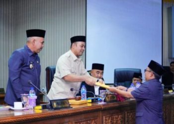 Pj Bupati Kampar Sampaikan Jawaban Pemerintah terhadap Laporan Banggar APBD 2023 dan Pengesahan Dua Ranperda