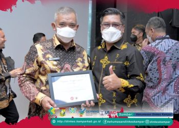 Kementerian Kesehatan RI Berikan Penghargaan Kepada PJ Bupati Kampar, Pencapaian Cakupan Vaksinasi Covid-19