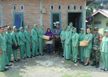 Ketua Persit KCK Cabang LXIV Kodim 1427 Pasangkayu Menjalankan Program Rutinitas di Jum’at Berkah