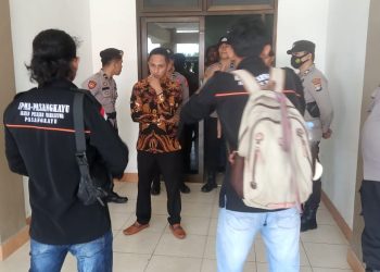 IPMA Pasangkayu Gelar Aksi Di Depan Gedung DPRD kabupaten Pasangkayu