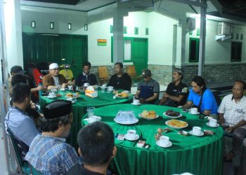 Serunya Kebersamaan !!! – Dandim 1427 Pasangkayu Ngopi Bareng Bersama Para Insan Pers