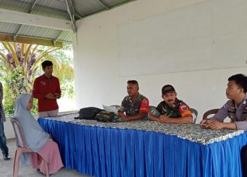 Babinsa Koramil 1427-03/Baras Dampingi Penyaluran Bansos dikecamatan Doripoku