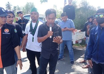 Aliansi Masyarakat Kabupaten Pasangkayu, Gelar Aksi Demo Di Depan Polres Pasangkayu