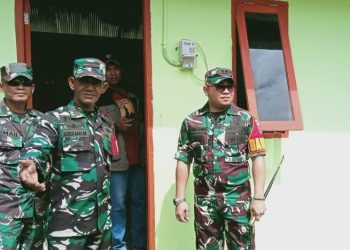 Dandim 1427/Pasangkayu Tinjau RTLH Dan Serahkan Bantuan Sosial Kepada Warga