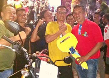 Kapolres Pasangkayu Serahkan Hadiah Utama Pemenang Undian Peserta On Day Trail Adventure