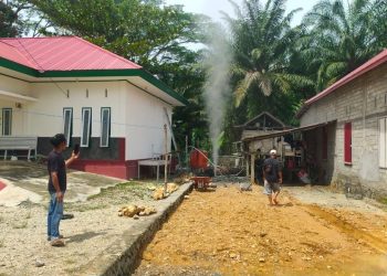 Brekeng News : Warga Desa Kasano Digegerkan Dengan Adanya Fenomena Semburan Yang Diduga Gas Alam