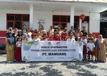 Dorong Motivasi Belajar, PT Mamuang Berikan Beasiswa Prestasi Di SDN 11 Rio Pakava Melalui Program CSR