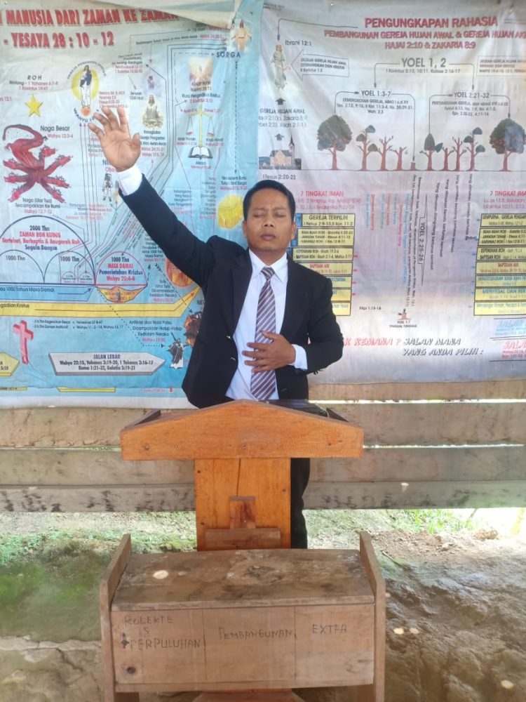 Inspiratif : Kisah Pendeta Abe Randa “Menjadi Kuli Tukang Bangunan untuk Mencari Uang Demi Pembangunan Gereja”