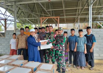 Peduli Panti Asuhan, Wa As Intel Kasdam XIV/Hsn Berikan Bantuan 122 Dus Tehel Untuk Pembangunan Panti Asuhan Pondok Pesantren Abuhuraera