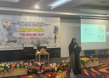 “Apoteker Mamuju Gelar Workshop Public Speaking untuk Tenaga Medis: ‘The Healing Talk’ untuk Meningkatkan Kemampuan Berbicara yang Menyentuh Hati Pasien”
