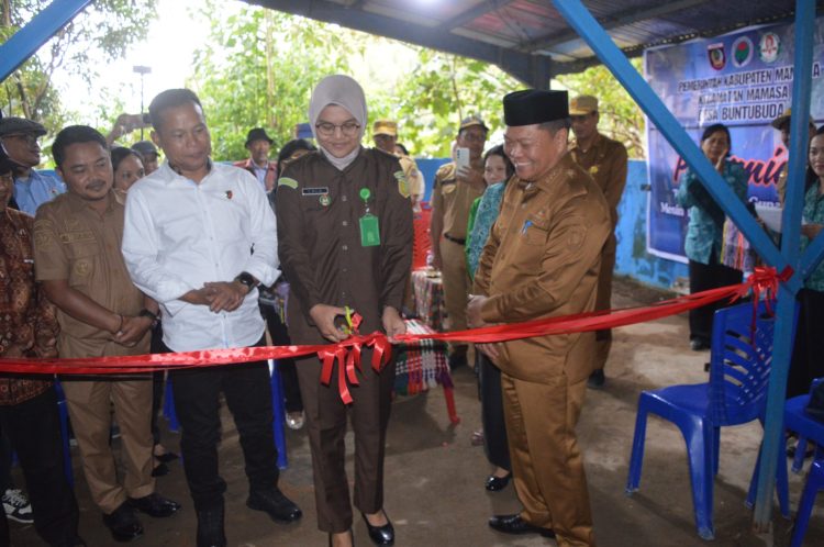 Desa Buntu Buda Jadi Contoh: Inovasi Pengolahan Sampah yang Mendapat Apresiasi Bupati