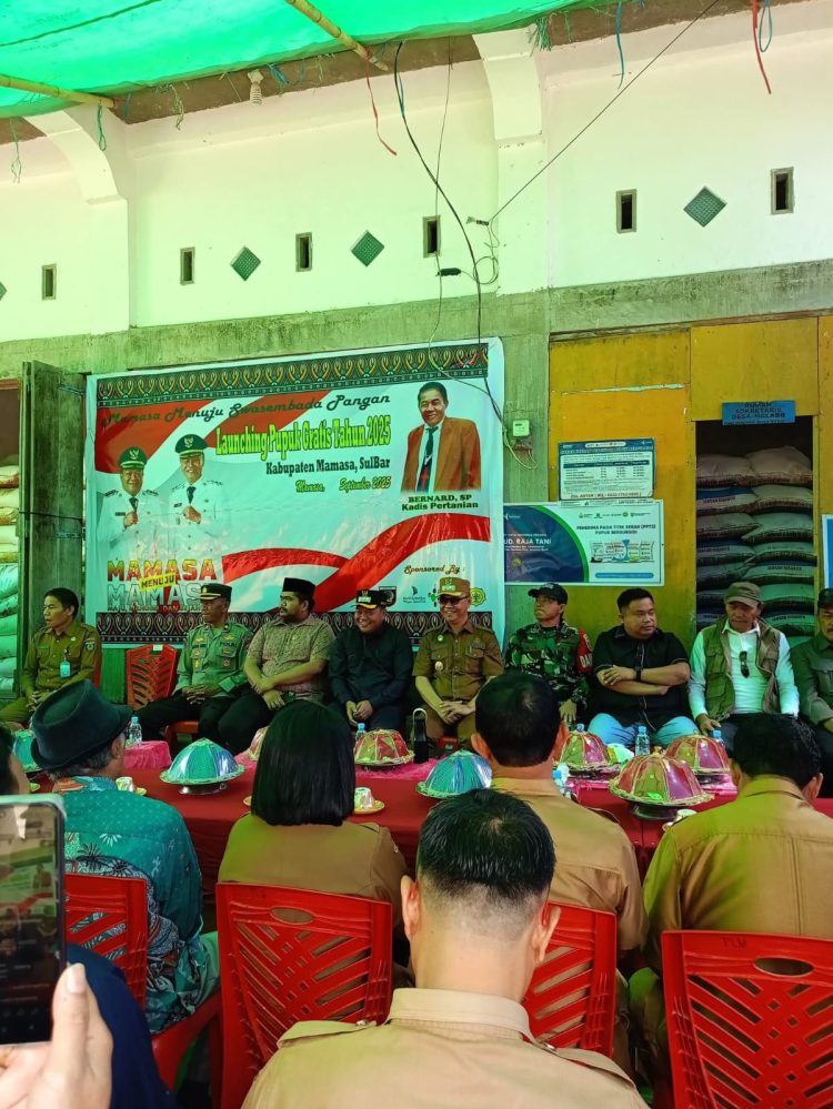“Mamasa Melangkah Maju: Pupuk Gratis untuk Petani, Kesejahteraan untuk Masyarakat”