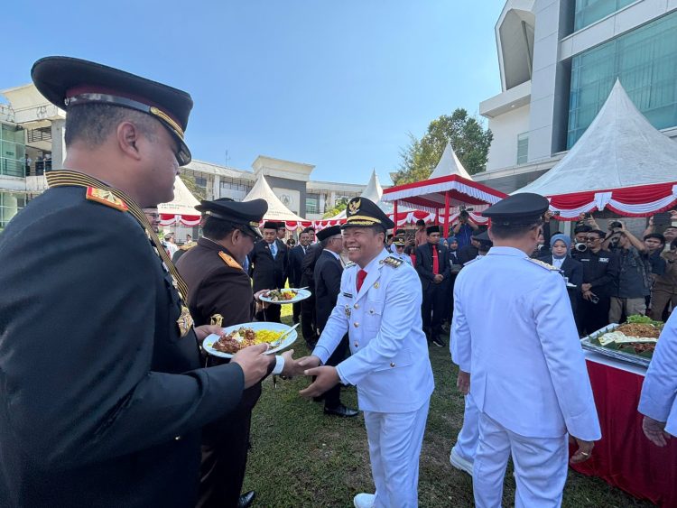 Welem Sambolangi Jadi Bupati Pertama Potong Tumpeng di HUT Sulbar ke-21, Ini Harapannya !