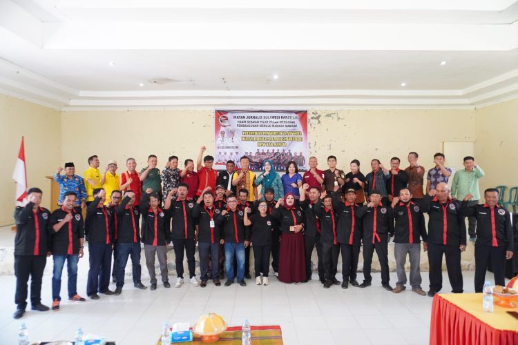 “Wabup Mamasa H. Sudirman Hadiri Pelantikan Pengurus IJS, Tekankan Pentingnya Peran Jurnalis dalam Pembangunan”