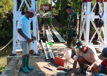Sinergi TNI AD-Masyarakat Percepat Pembangunan Jembatan Garuda di Mamasa