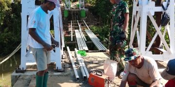 Sinergi TNI AD-Masyarakat Percepat Pembangunan Jembatan Garuda di Mamasa