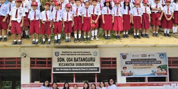 SDN 004 Batanguru Gelar Upacara Hari Pendidikan Nasional di Desa Batanguru