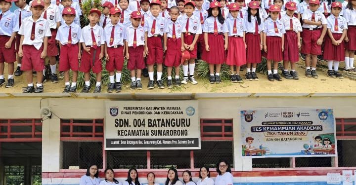 SDN 004 Batanguru Gelar Upacara Hari Pendidikan Nasional di Desa Batanguru