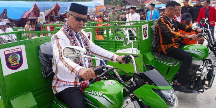 PT. PLN Nusantara Bakaru dan BPD Sulselbar Berikan Bantuan Motor Sampah Kepada Pemkab Mamasa