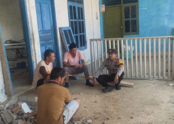 Bhabinkamtibmas Polsek Aralle Terapkan Door to Door System Pererat Hubungan dengan Warga