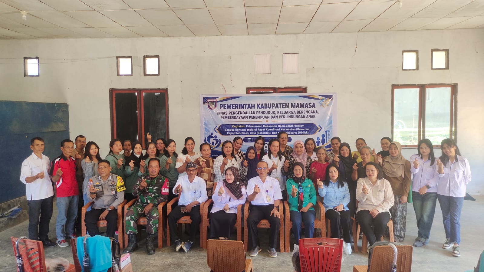Bhabinkamtibmas dan Babinsa Hadiri Rakorcam Program Bangga Kencana di Kecamatan Mehalaan