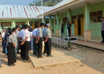 Polsek Sumarorong Sosialisasi dan Ganti Knalpot Brong di SMKN 1 Messawa
