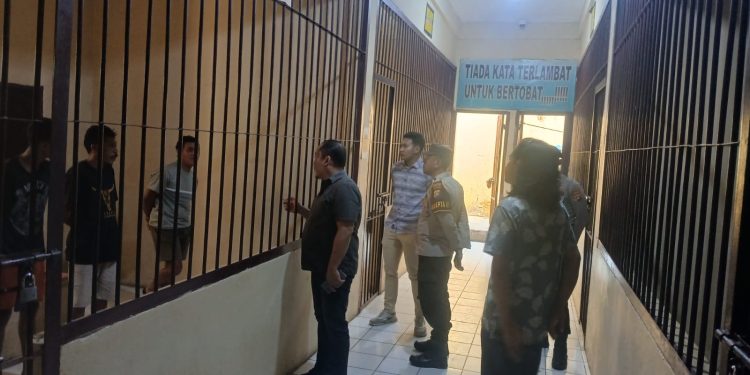 Polres Mamasa Lakukan Pengecekan Rutin Kesiapan Piket dan Kondisi Tahanan