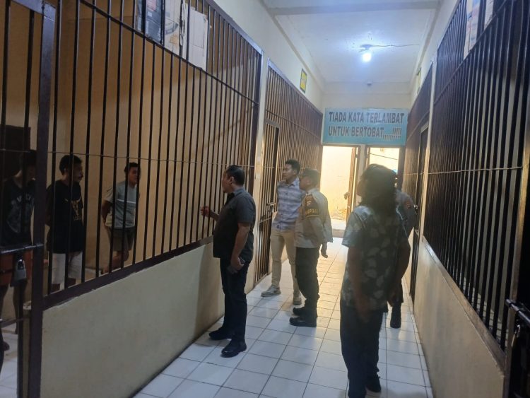 Polres Mamasa Lakukan Pengecekan Rutin Kesiapan Piket dan Kondisi Tahanan