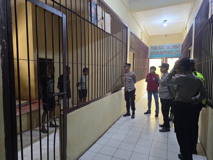 Polres Mamasa Lakukan Pengecekan Piket Fungsi dan Pemeriksaan Tahanan untuk Jaminan Profesionalisme