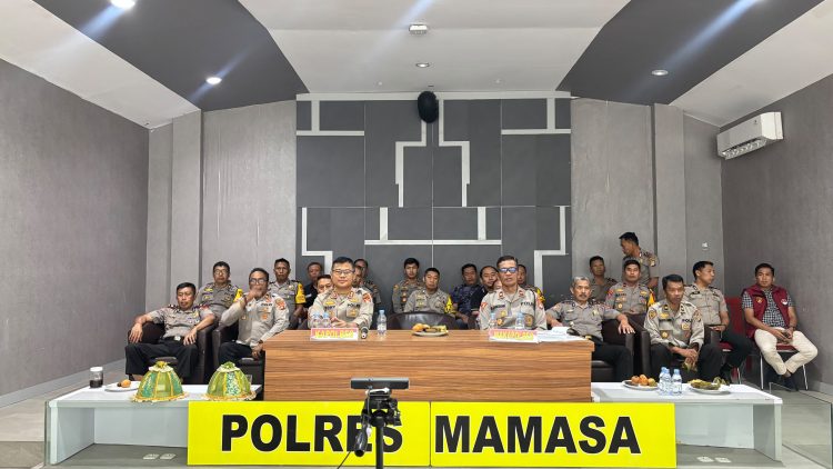 Polres Mamasa Ikuti Arahan Kapolri Terkait Program Prioritas Polisi Bersama Masyarakat Melalui Zoom Meeting