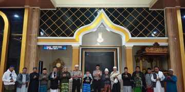 Waka Polres Mamasa Pimpin Shalat Subuh Berjamaah di Masjid Agung Nurul Yaqin untuk Pererat Silaturahmi dan Sinergi Kamtibmas