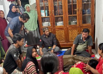 Bentuk kepedulian Terhadap Warga Binaan, Polsek Baras Sambangi Rumah Duka Korban Yang Diterkam Buaya